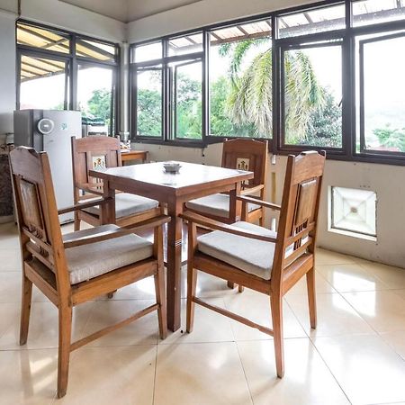 Reddoorz Plus @ Purwodadi Pasuruan Ngoại thất bức ảnh