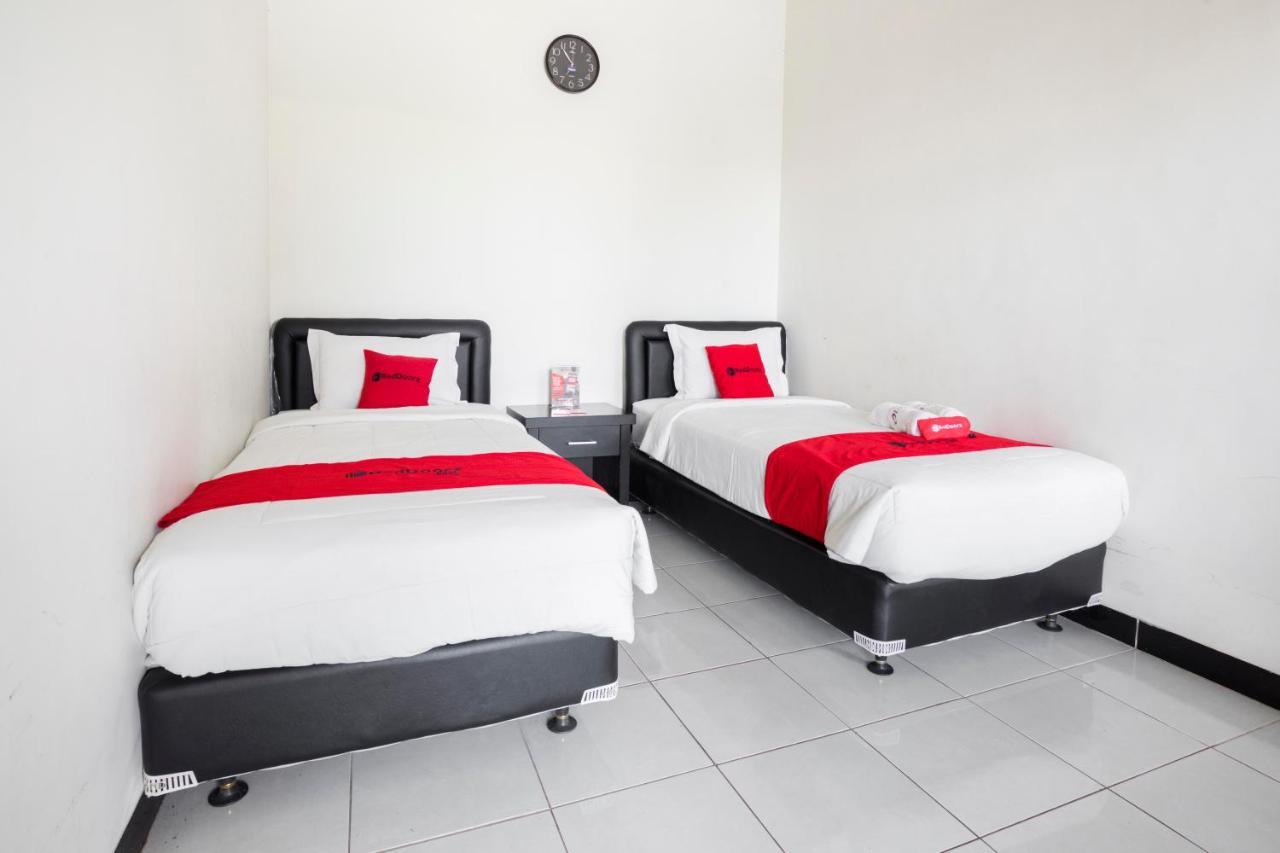 Reddoorz Plus @ Purwodadi Pasuruan Ngoại thất bức ảnh